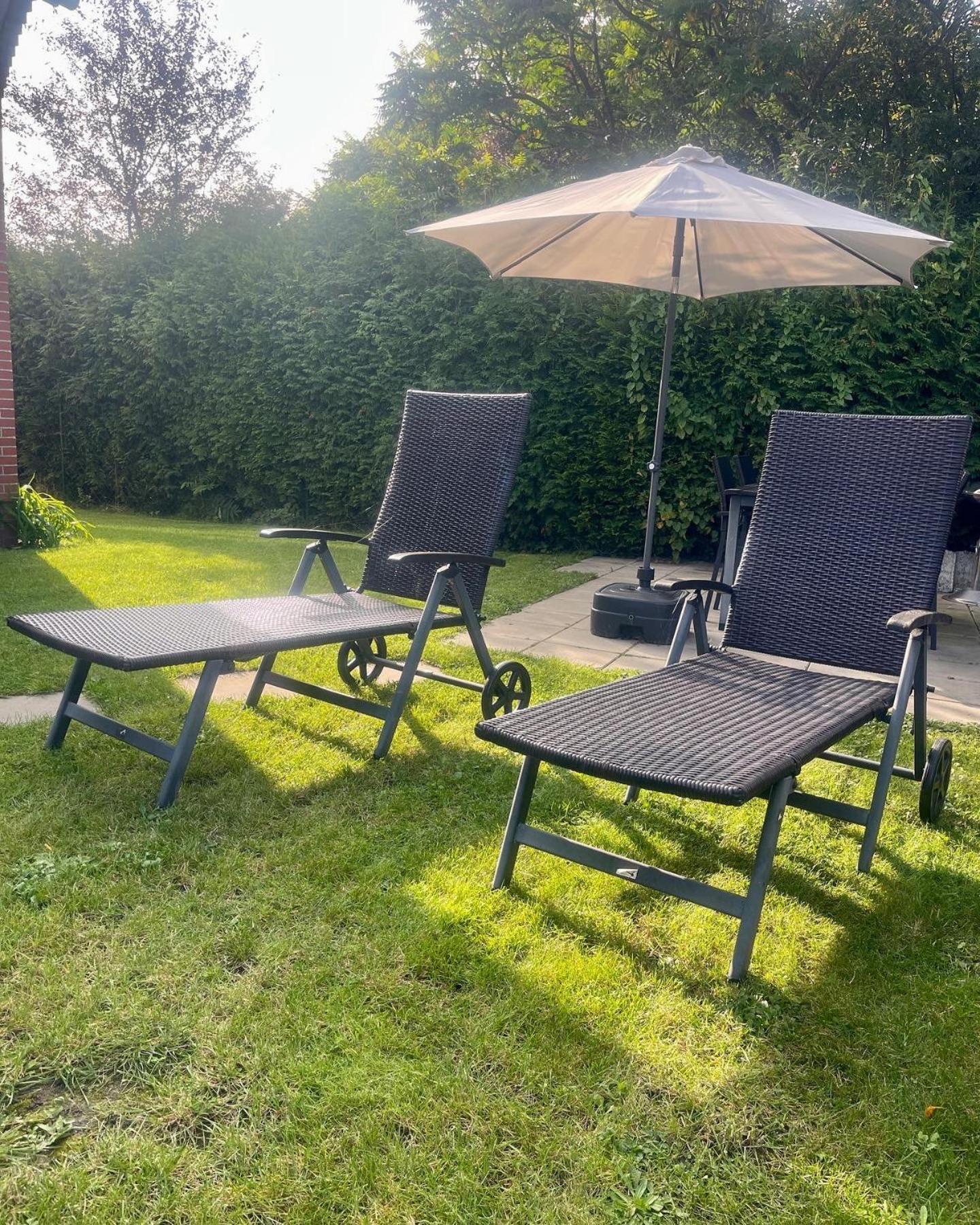 Ferienwohnung Mit Balkon Und Eingezaeunten Garten Aurich Esterno foto